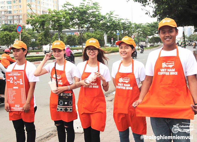 Làm thế nào để mẫu đồng phục quán café nổi bật, thu hút? 5 Đồng phục café cần thể hiện những điểm nổi bật của thương hiệu