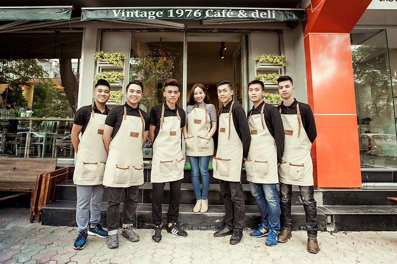 Làm thế nào để mẫu đồng phục quán café nổi bật, thu hút? 7 Đồng phục quán café ca nhạc