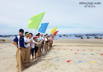 Trò chơi team building "Nhảy bao đồng đội"