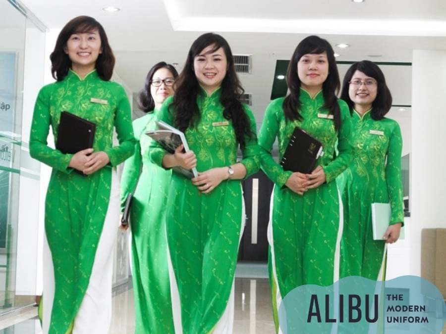 6 mẫu đồng phục ngân hàng Vietcombank cực ấn tượng và chuyên nghiệp 19 Áo dài đồng phục ngân hàng Vietcombank