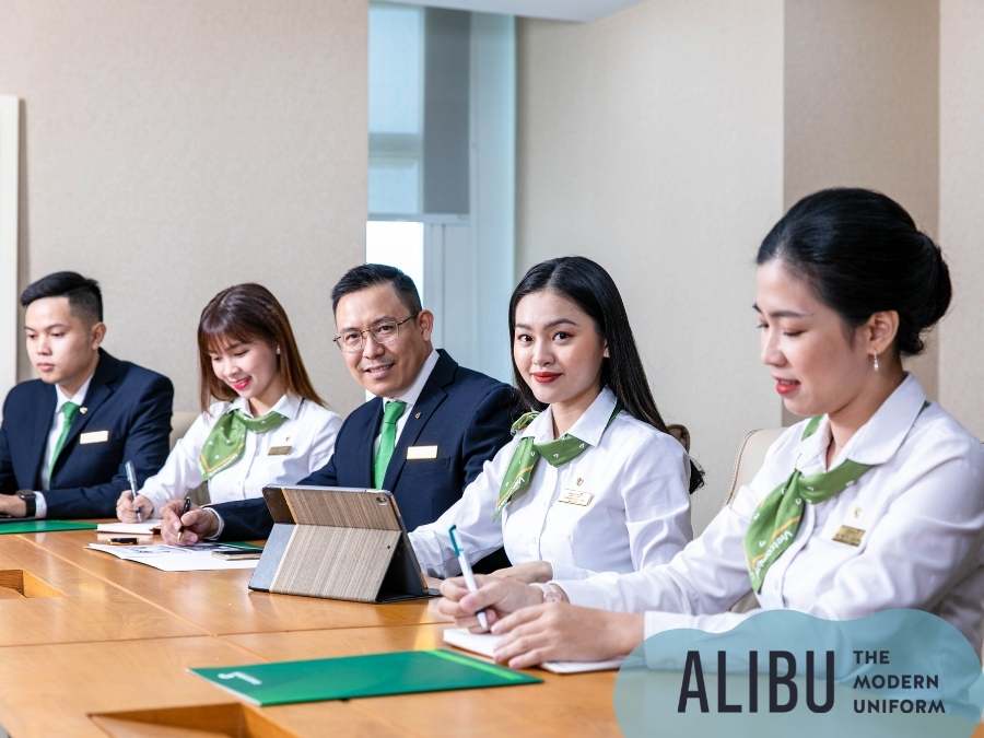 6 mẫu đồng phục ngân hàng Vietcombank cực ấn tượng và chuyên nghiệp 7 vest và sơ mi đồng phục ngân hàng vietcombank