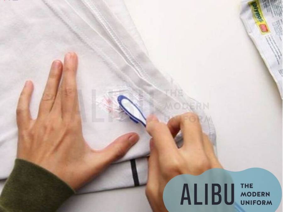 Cách tẩy vết bẩn trên áo trắng bằng kem đánh răng Alibu