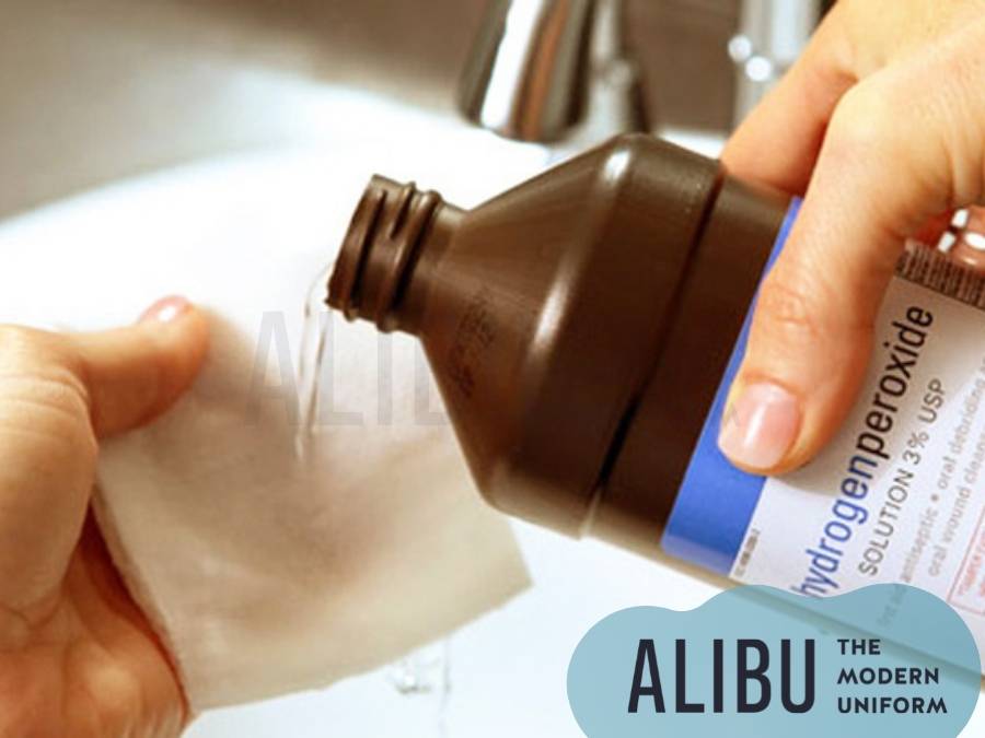 Cách tẩy vết bẩn trên áo trắng bằng oxy già Alibu
