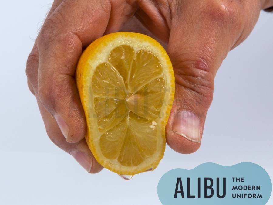 Cách tẩy vết bẩn trên áo trắng bằng quả chanh Alibu