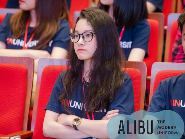 TOP 20+ Mẫu Đồng Phục Các Trường Đại Học Đẹp Nhất Việt Nam 4 Đồng phục áo thun cổ tròn đại học VinUni