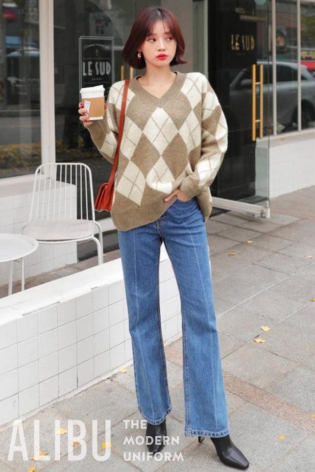 Mix áo len cùng quần jean